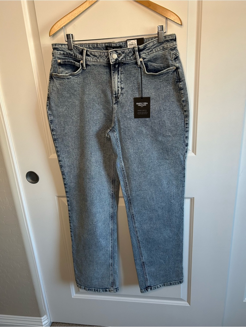 Simply Vera Vera Wang women’s Straight Jeans in Light blue wash